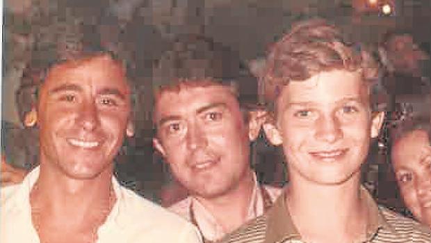 Paco Lola junto a un juvenil Príncipe de Asturias en una fiesta organizada por Jaime Urquijo